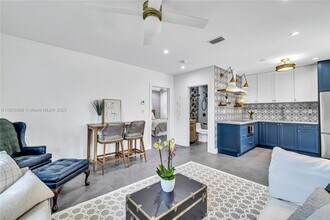 2801 SW 64th Ave in Miami, FL - Building Photo - Building Photo