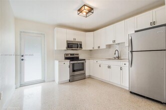 7315 SW 63rd Ct in South Miami, FL - Building Photo - Building Photo