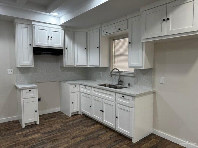 126 E Wells St in Edinburg, TX - Building Photo - Building Photo