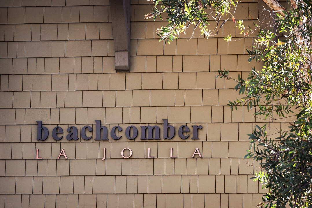 Elan Beachcomber La Jolla in La Jolla, CA - Building Photo