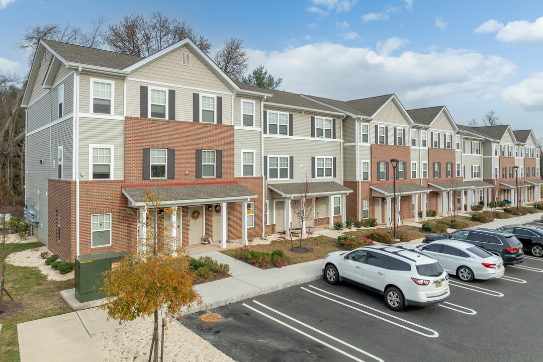 Red Rock Preserve in Branchburg, NJ - Foto de edificio