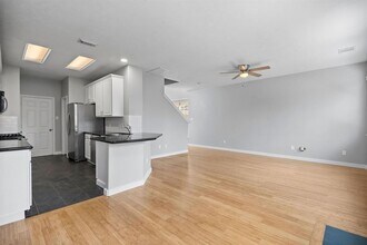 67 S Burberry Park Cir in The Woodlands, TX - Building Photo - Building Photo