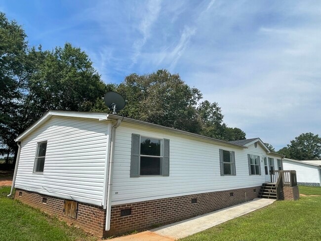 117 Oldfield Cir in Williamston, SC - Building Photo - Building Photo