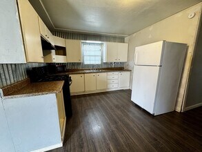 719 Small St in Bowie, TX - Building Photo - Building Photo