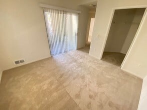 240 Caldecott Ln in Oakland, CA - Building Photo - Building Photo