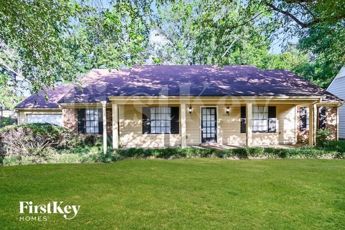1053 Boones Hollow Dr in Memphis, TN - Building Photo