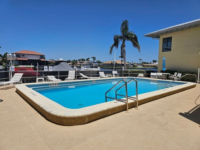 1927 SE 40th Terrace in Cape Coral, FL - Building Photo - Building Photo