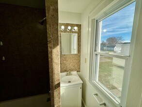 414 15th Ave in Moline, IL - Building Photo - Building Photo