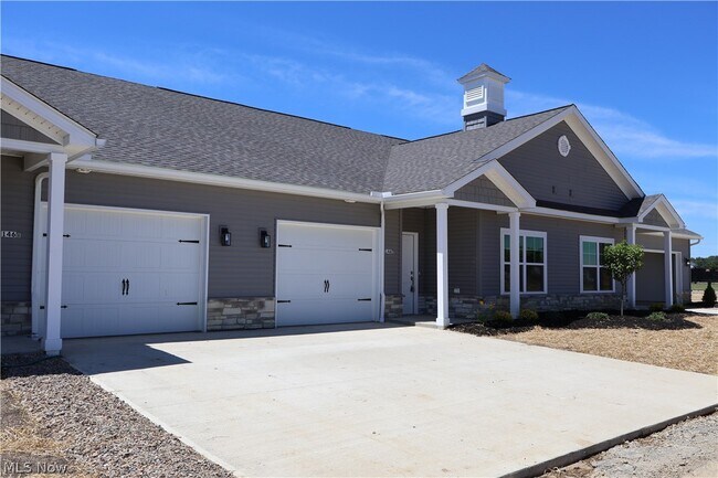 146 Crandall Dr-Unit -D in Lagrange, OH - Building Photo - Building Photo