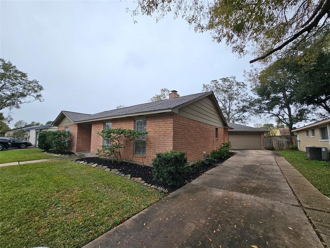 5115 Royal Pkwy in Friendswood, TX - Building Photo - Building Photo