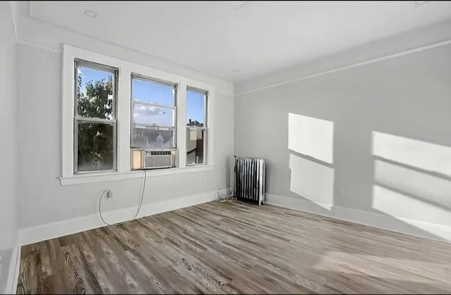 35-11 92nd St in Queens, NY - Building Photo - Building Photo