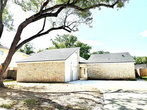 2023 Mustang Springs Dr in Missouri City, TX - Building Photo - Building Photo