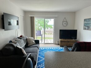 575 N Riverside Ave in St Clair, MI - Building Photo - Building Photo