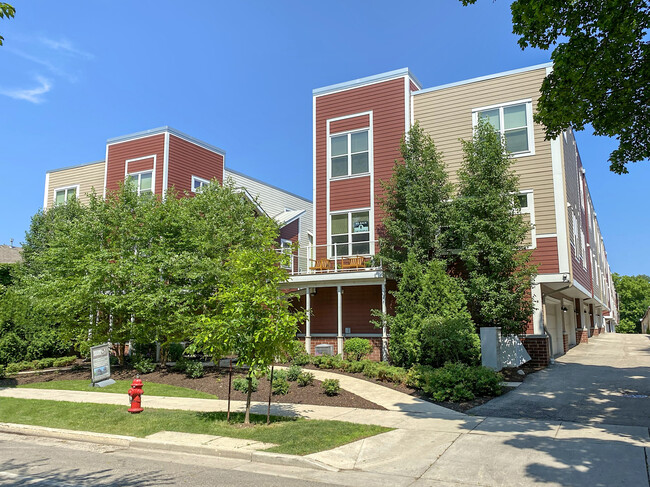 Row House 31 in Milwaukee, WI - Foto de edificio - Building Photo