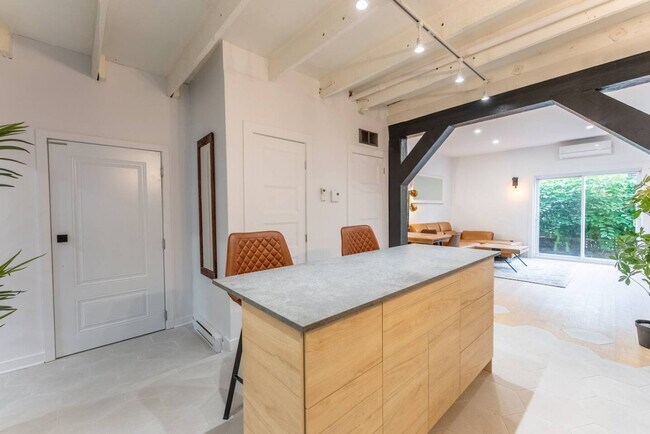 8821 Rue Lajeunesse in Montréal, QC - Building Photo - Building Photo