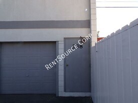 238 E Williams St in Barstow, CA - Building Photo