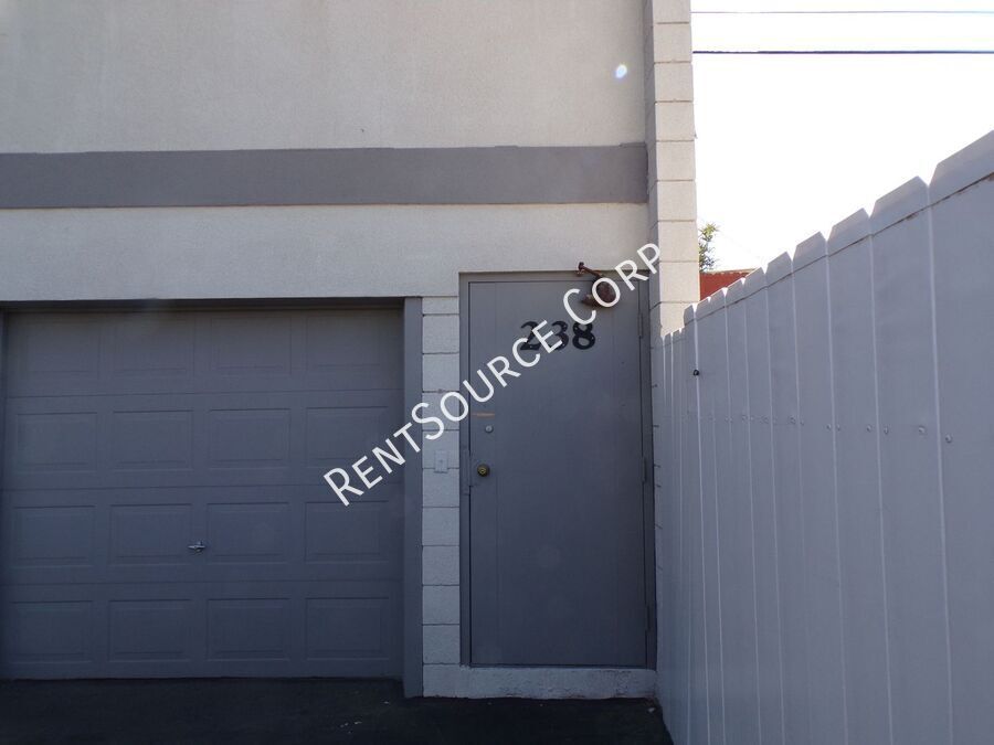 238 E Williams St in Barstow, CA - Building Photo