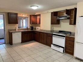 74 Frankfort St, Unit 1 Apartamentos