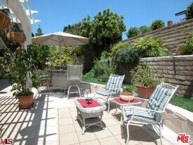 5241 W Goldenwood Dr in Inglewood, CA - Building Photo