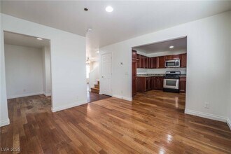 9108 Hanging Tapestry Ct in Las Vegas, NV - Building Photo - Building Photo