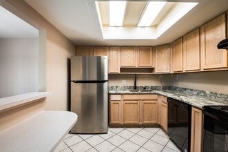 925 Country Club Dr SE in Rio Rancho, NM - Building Photo - Building Photo