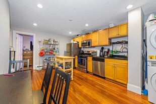 44 Hillside St, Unit #1 Apartamentos