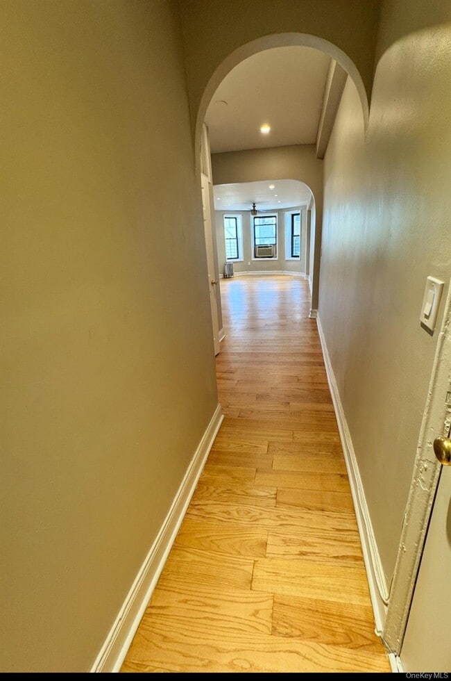 754 Brady Ave in Bronx, NY - Building Photo - Building Photo