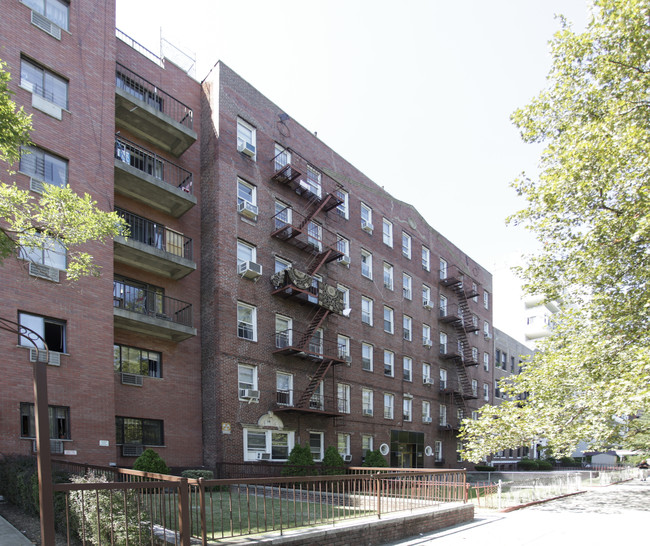 390 Ocean Pky in Brooklyn, NY - Building Photo - Building Photo