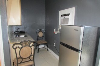 14180 NW 23rd Ct in Opa Locka, FL - Foto de edificio - Building Photo