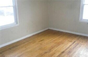 1320 S Crane St in Independence, MO - Building Photo - Building Photo