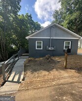 391 4th St in Forest Park, GA - Building Photo