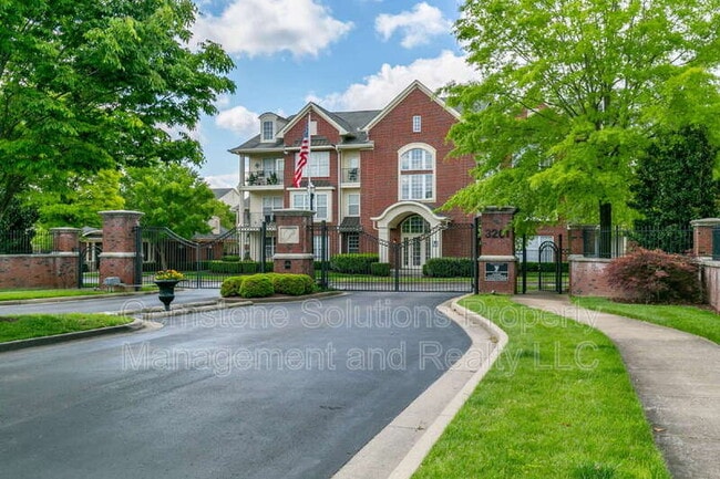 3201 Aspen Grove Dr in Franklin, TN - Building Photo - Building Photo
