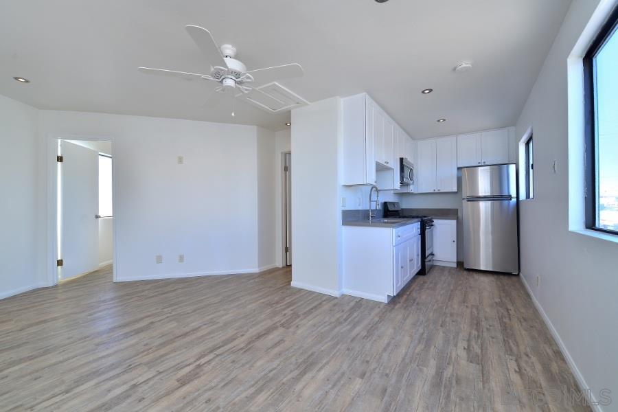 9388 Lightwave Ave in San Diego, CA - Building Photo