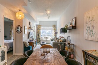 60 Fairfax Crescent in Toronto, ON - Building Photo - Building Photo
