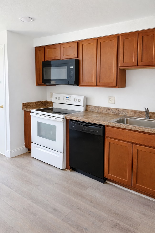 7745 Wild Plum Ln in University City, MO - Building Photo - Building Photo