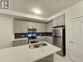 948 Eileen Vollick Cres in Ottawa, ON - Building Photo - Building Photo