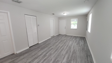 737 Baker Ave in Jacksonville, FL - Building Photo - Building Photo