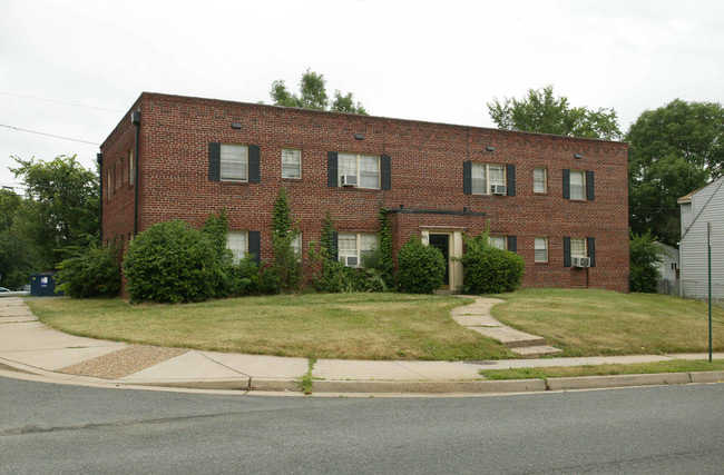 401 S Courthouse Rd in Arlington, VA - Building Photo - Building Photo