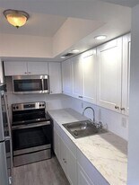 2940 NE 203rd St in Aventura, FL - Building Photo