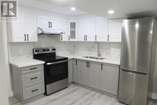 25 Sewells Ln in Brampton, ON - Building Photo