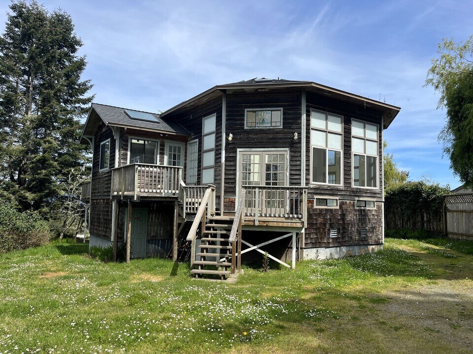 3747 Trinity St in Eureka, CA - Building Photo