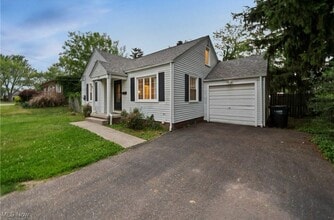187 Everhard Rd SW in North Canton, OH - Building Photo - Building Photo