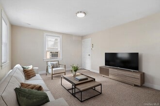 20 Waldo Ave in Greenvale, NY - Building Photo - Building Photo