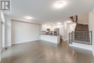744 Maverick Cres in Ottawa, ON - Building Photo - Building Photo