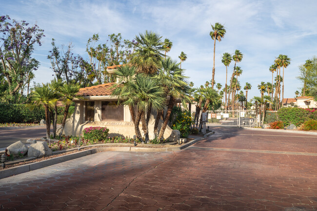 500-505 S Farrell Dr in Palm Springs, CA - Foto de edificio - Building Photo