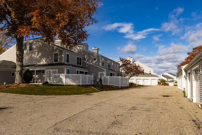 Olde Towne Landing in East Haven, CT - Building Photo - Building Photo