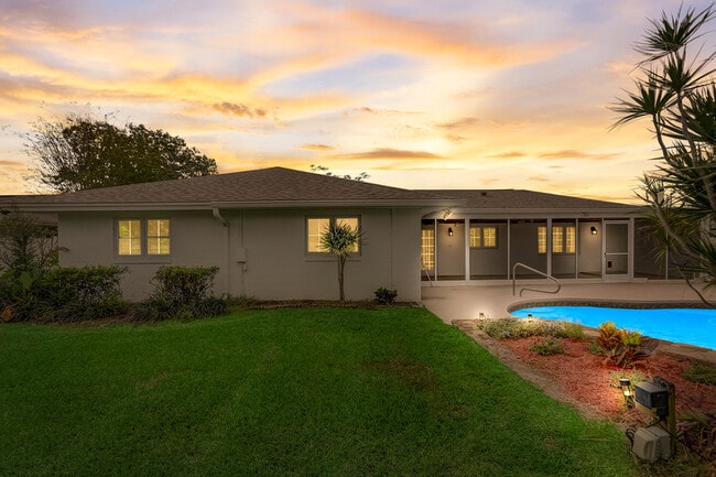 5281 Jade Cir in Belle Isle, FL - Building Photo - Building Photo