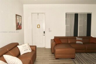 531 SW 147th Ave in Pembroke Pines, FL - Building Photo - Building Photo