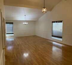 1206 Mt Vernon Dr in Modesto, CA - Building Photo - Building Photo