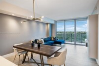 16385 Biscayne Blvd in Aventura, FL - Building Photo - Building Photo